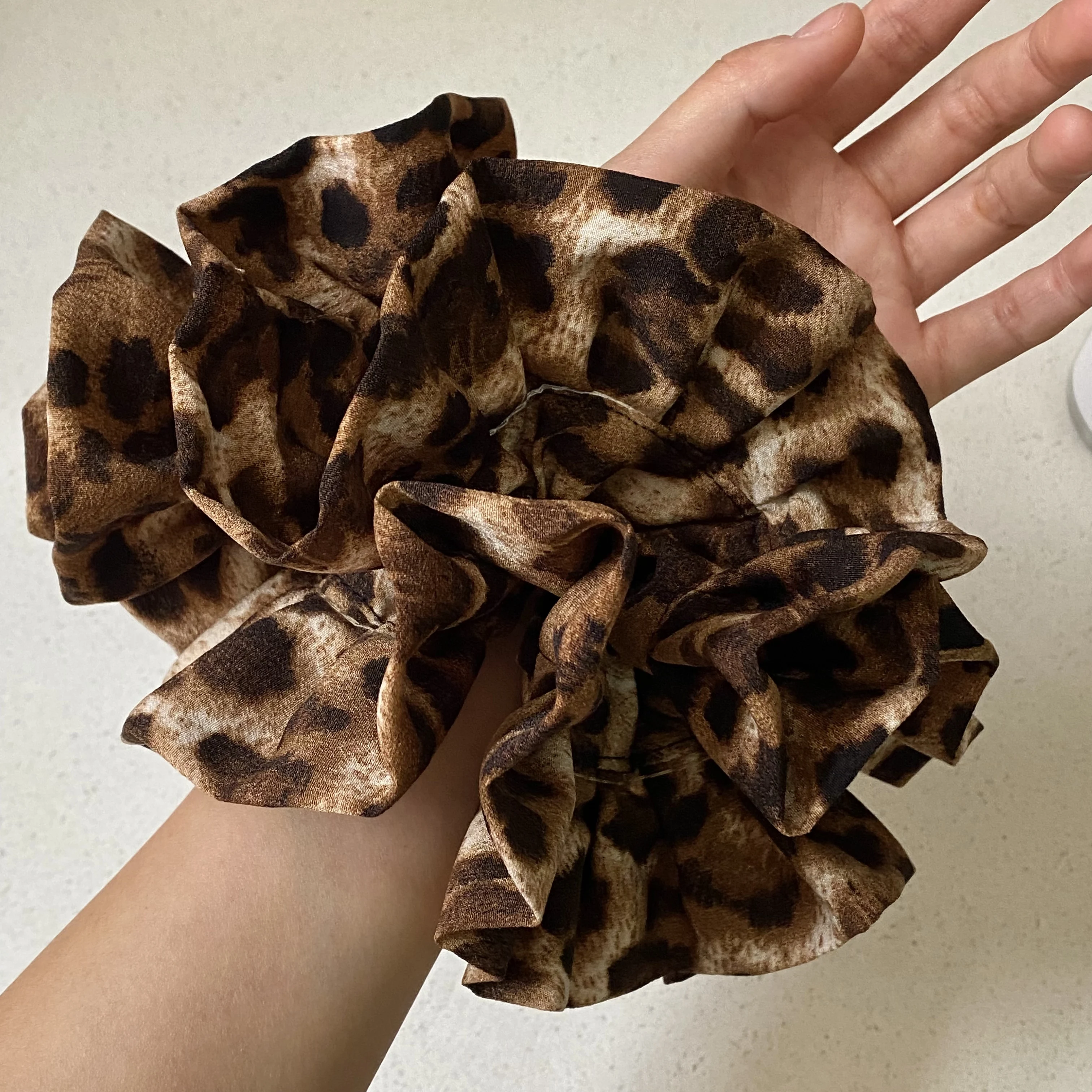 1PC Leopard Print Hair Scrunchies, Large Fluffy Elastic Hair Ties, Retro - Style Soft Hair Accessories For Women ，Daily & Party