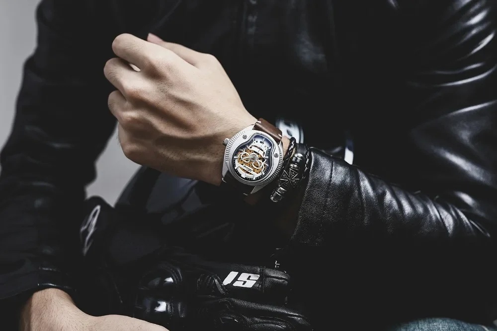 Vergoldete Totenkopf-Leuchtuhr, Herren-Mechanismus, automatische Armbanduhr, automatische Licht-Hohl-Skelettuhr, Leder, Herren, 2025 – Detail 14