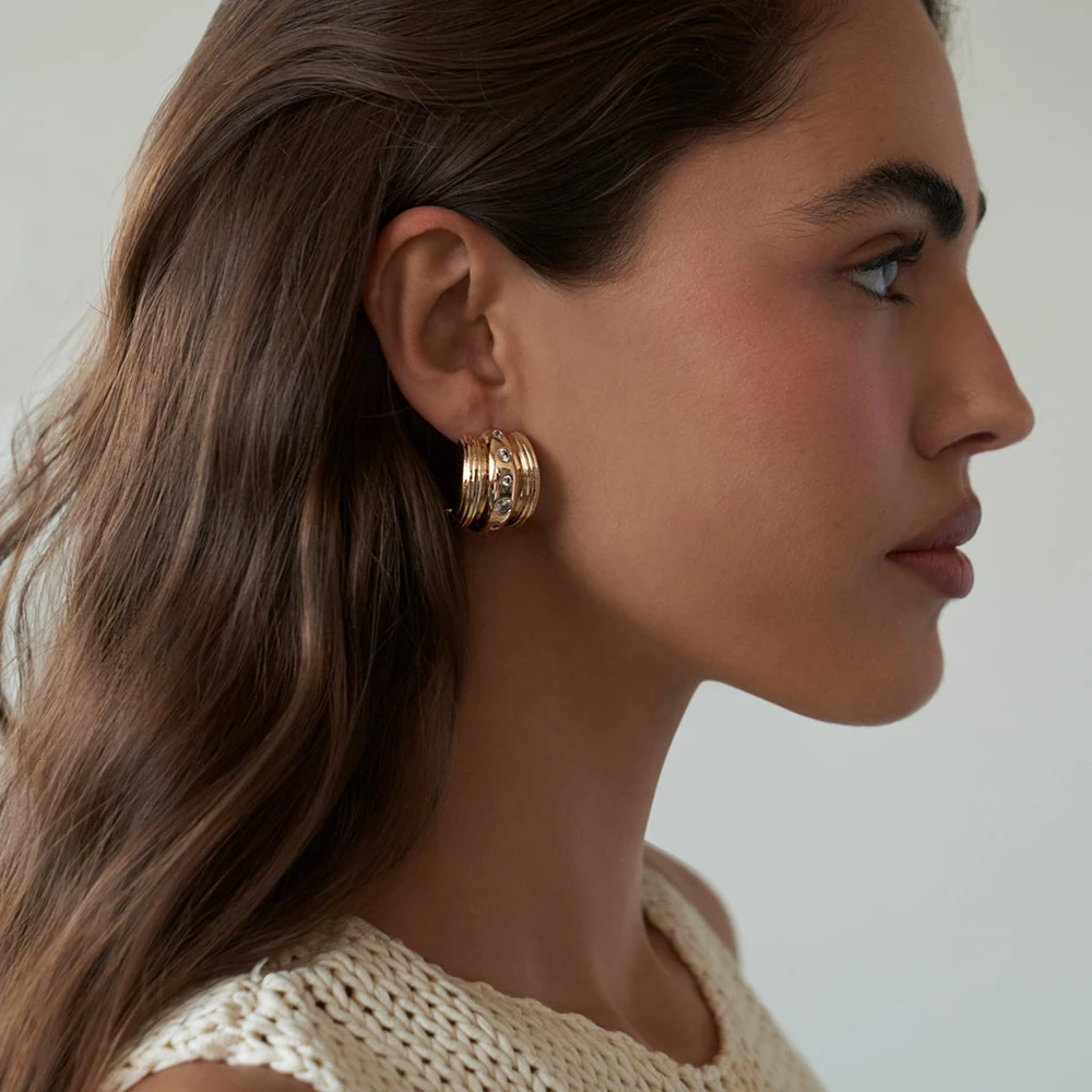 Creative Personality Striped Three Layers Arch CC Ear Hoops Huggie Earring for Women Statement Texture Zircon Studs Chic Jewelry