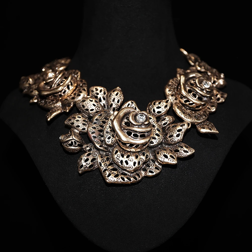 

Amorita boutique trendy Metal rose necklaces
