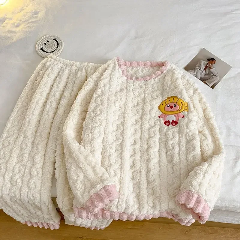 

MINISO Loopy Sanrio Coral Velvet Pajamas Autumn and Winter Plus Velvet Thickening Warm Little Beaver Home Clothes The Best Gift