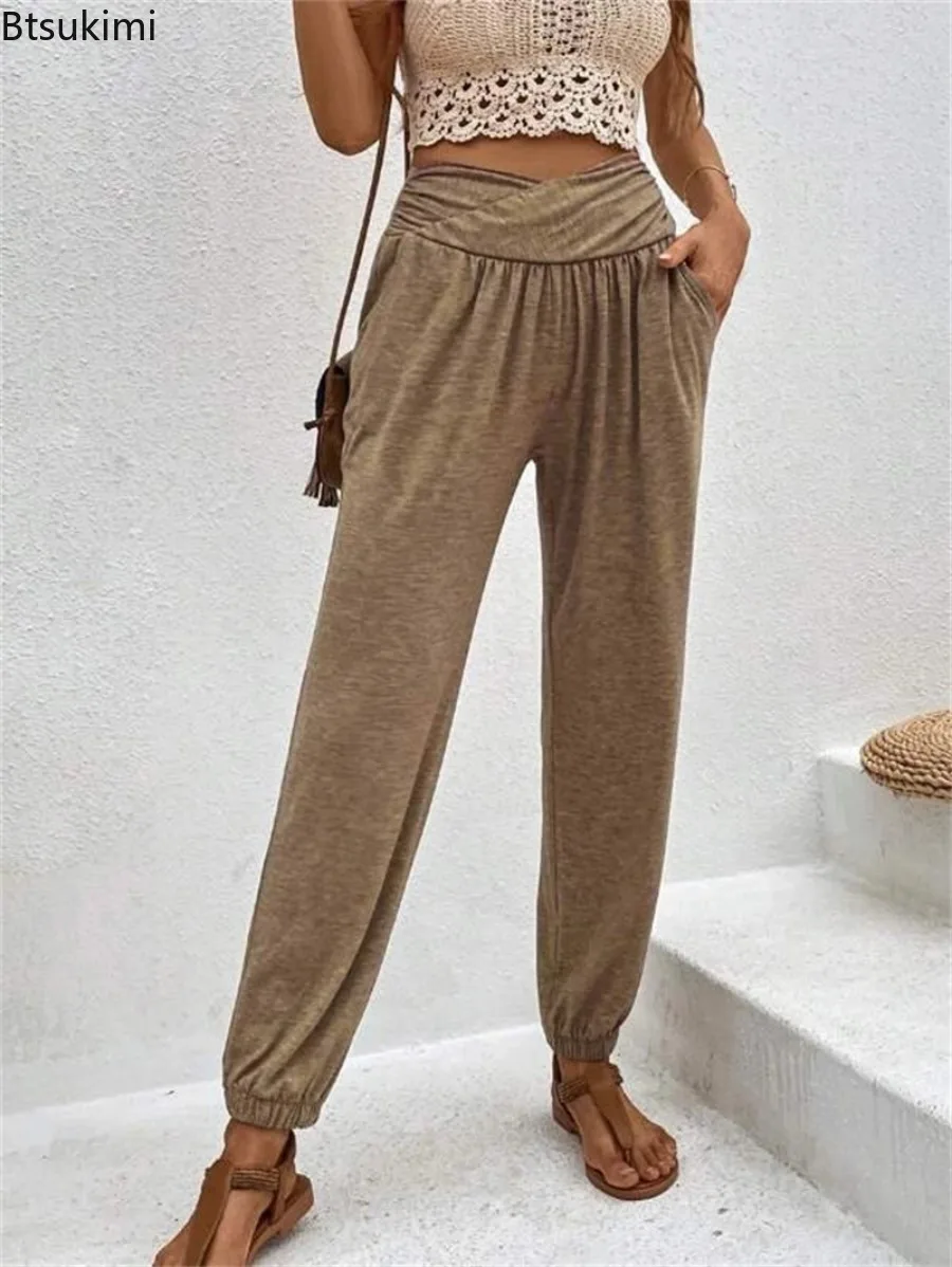 Lately I've Been Wanting Cargo Pants and I'm Really Scared  (WhoWhatWear.com) | Cargo pants women, Weird fashion trending, Pant trends