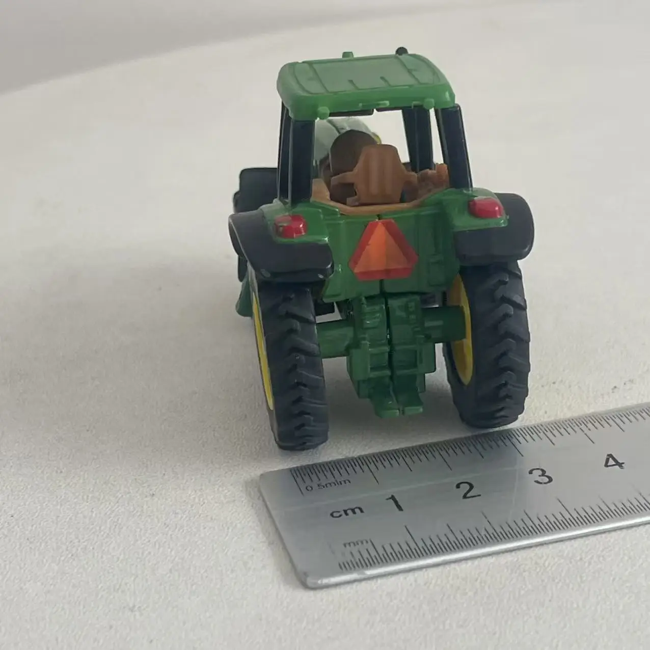 1/64 スケールトラクターモデル小型おもちゃサンドテーブル装飾