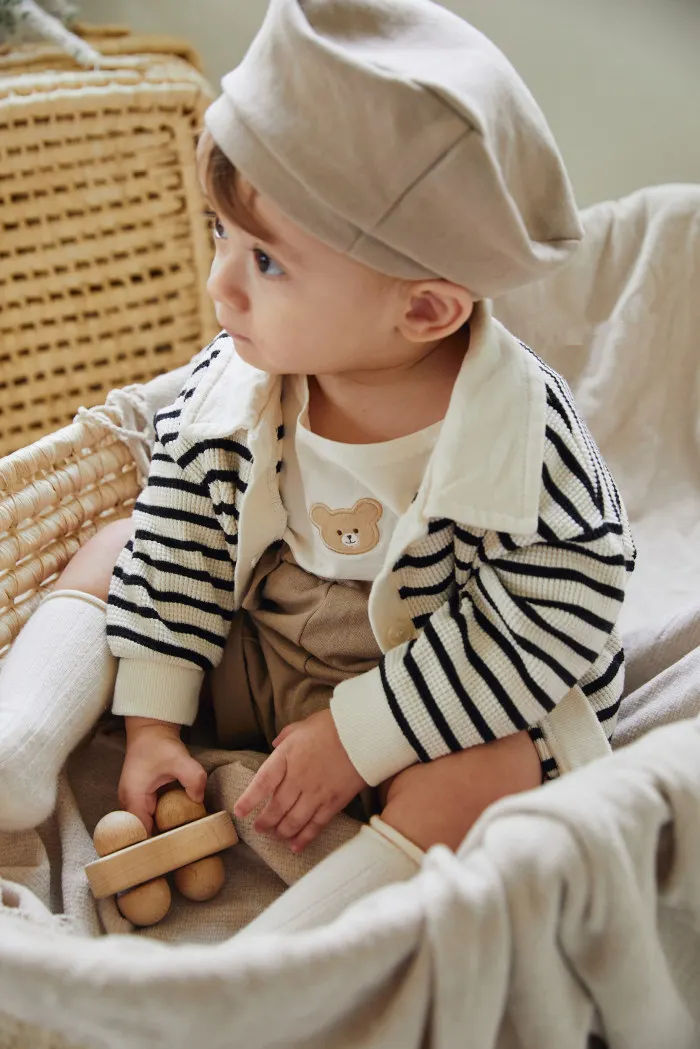 Description Picture 6 of item2025 Autumn New Baby Long Sleeve Lapel Coat Boys Fashion Splicing Striped Coat Infant Girls Solid Casual Jacket Toddler Clothes