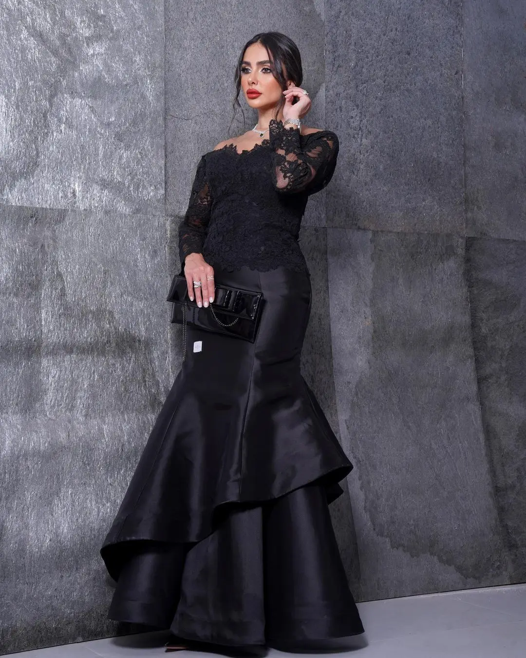 

Santorini Classical Black Tiered Mermaid Evening Dresses Bateau Neck Lace Applique Long Sleeves Prom Trumpet Party Bridal Gowns