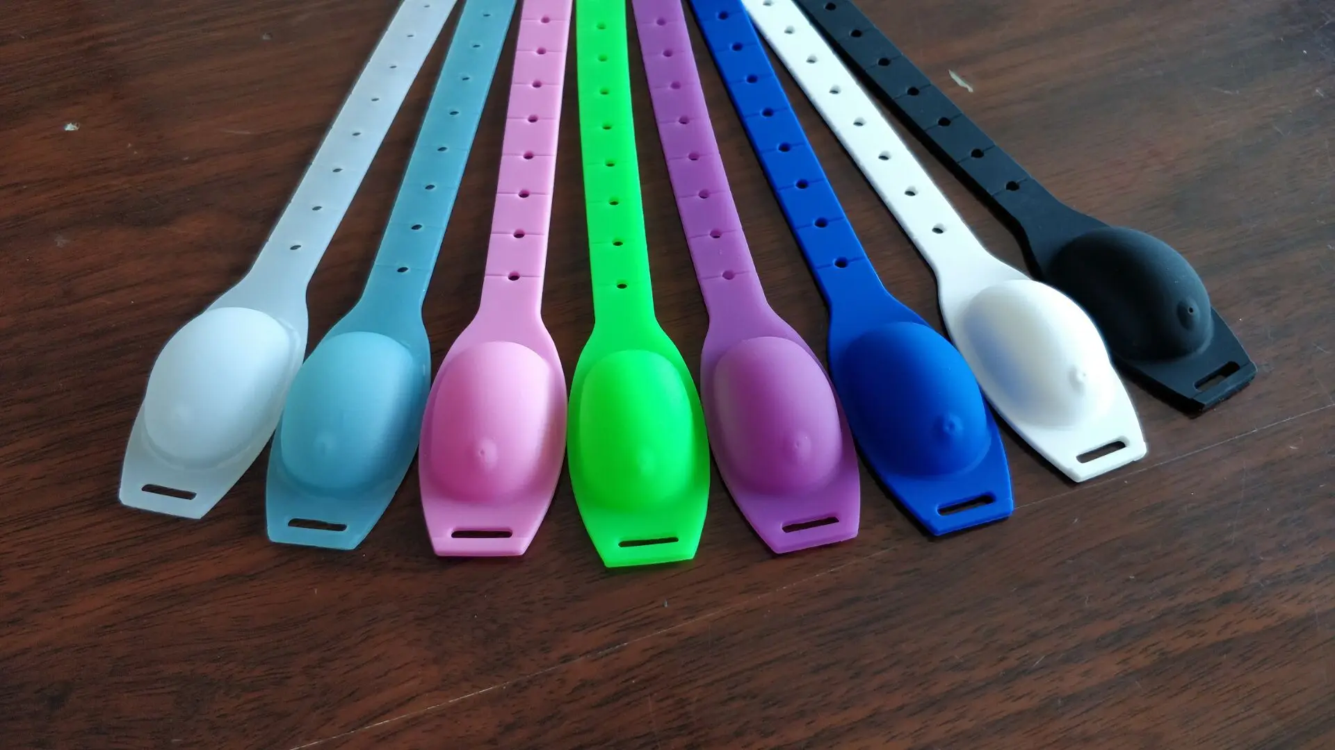 1 Pcs Hand Sanitizer Dispenser Adjustable Wristband Hand Sanitizer Silicone Refillable Wristband 4