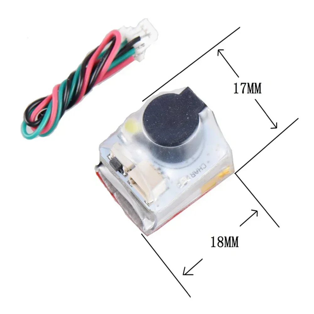 Buzzer JHE42B fixé sous un drone, avec câble de connexion visible, prêt à émettre une alarme sonore et lumineuse.