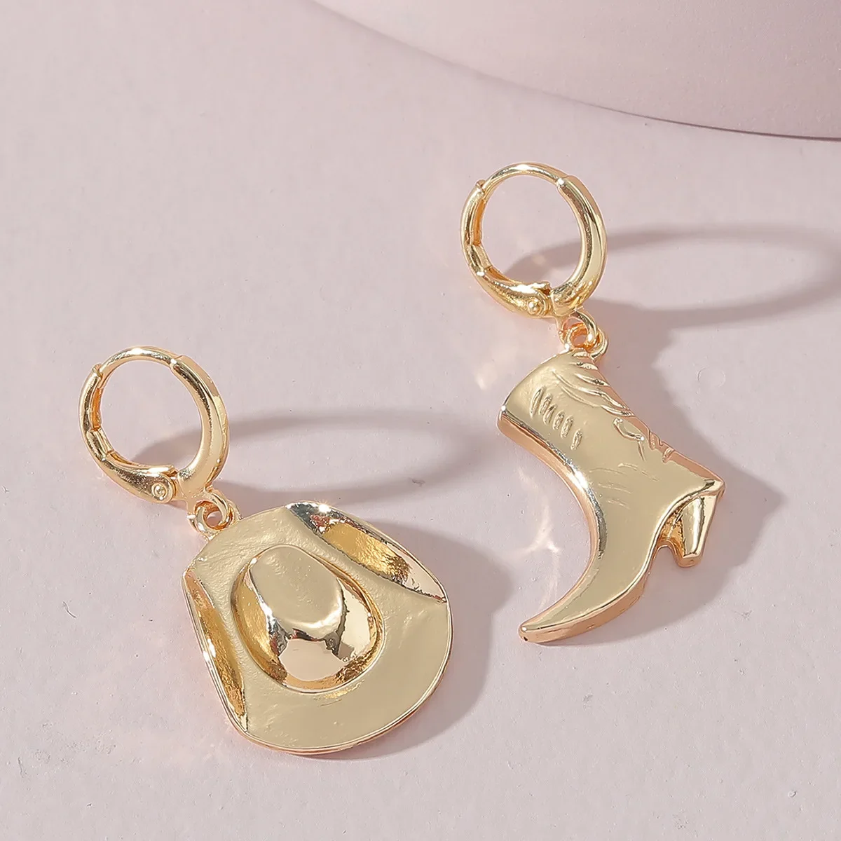 Punk Classics Cowgirl Boot Drop Earrings for Women Creative Cowboy Boots Hat Pendant Cool Huggie Dangle Earring Ear Hoop Jewelry