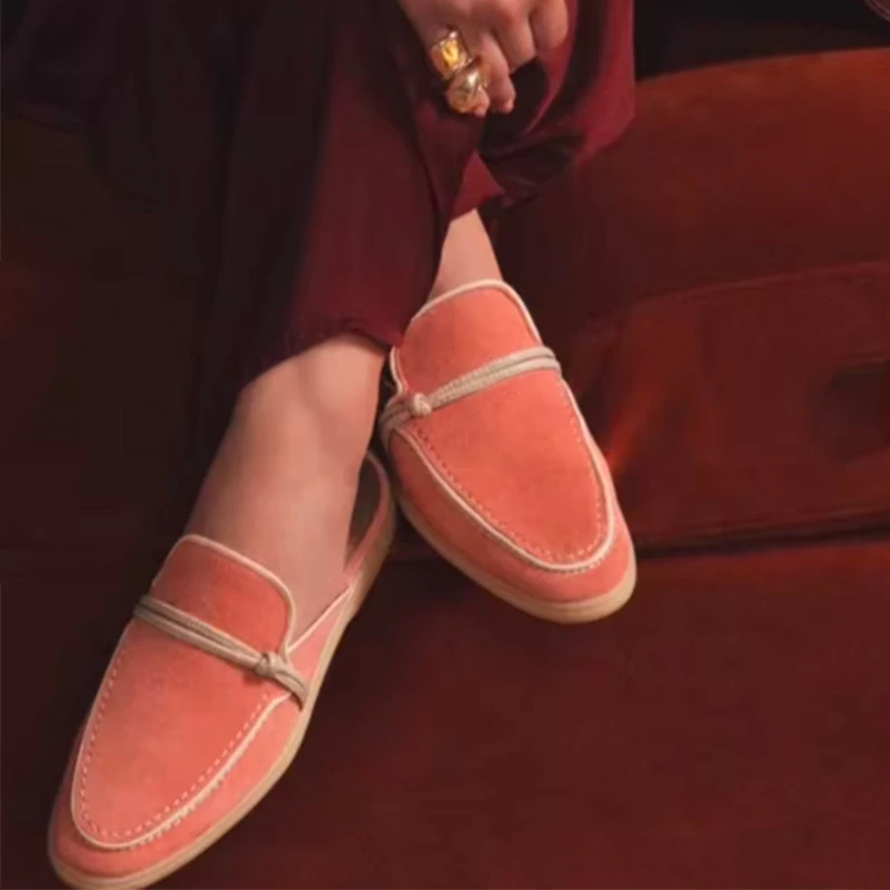 أحذية نسائية مسطحة من الجلد السويدي لربيع وخريف 2026، أحذية كاجوال ذات نعل ناعم عالية الجودة من الكشمير تواكب أحدث صيحات الموضة