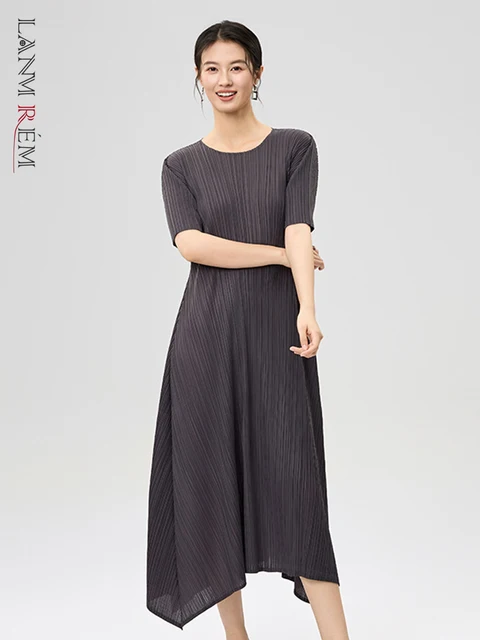LANMREM 2025 New Round Neck Short Sleeved Irregular Hem Pleated Dress Chic Loose Elastic Slimming Grey Women's Dresses 2DB3420