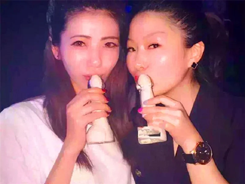 Description Picture 6 of itemTransparent Glass Cup Wine Martini Cocktail Glasses Bottle Beer Juice Wine Glass Cup Bar Pub Party Funny Decoration Cup Gifts