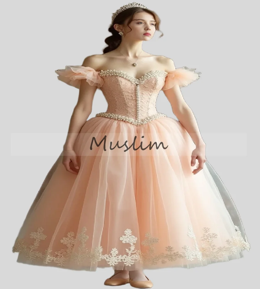 فستان سهرة قصير خوخي من Fairy Tale مع أكتاف مطرزة على شكل حرف A من ...