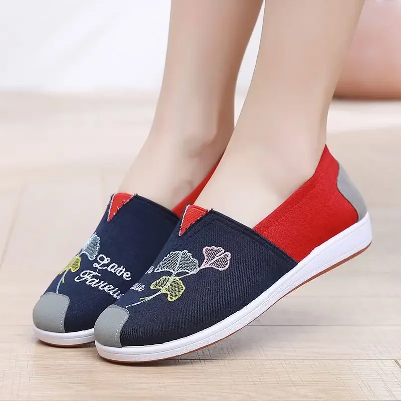 Veowalk Handmade Women's Spring Beautiful Folk Embroidery Flat Shoes Comfortable Soft Canvas Shoes Old Beijing Flat Shoes