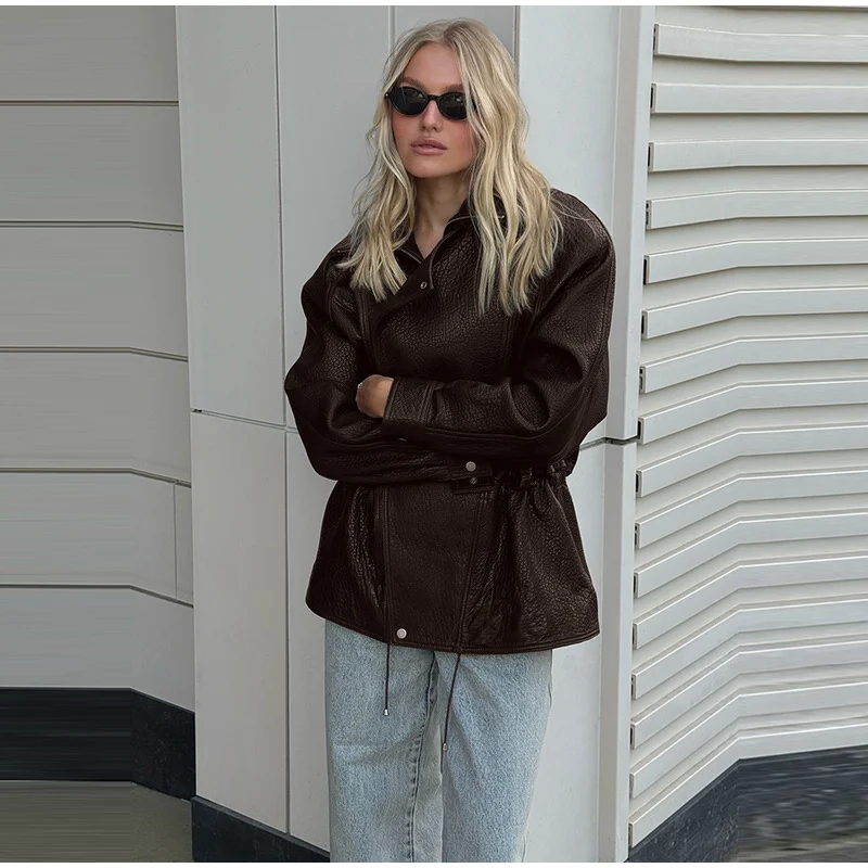 Kordelzug in der Taille, solide strukturierte PU-Lederjacke für Damen, Stehkragen, asymmetrischer Reißverschluss, Knopfdetail, Übergröße, 2025, volle Streetwear – Detail 22
