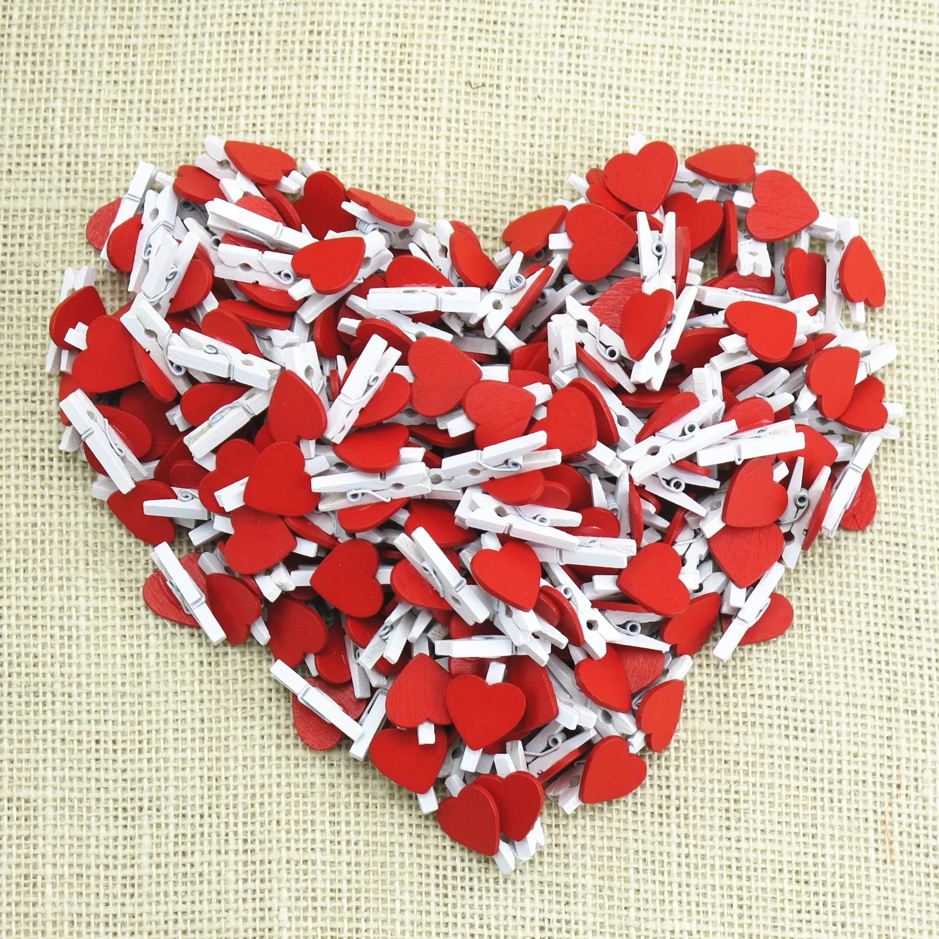 

New Valentine's Day Decoration 10pcs Red Heart Clips Wooden Handicraft Photo Banner DIY Clip Lovers Girls Favors Wedding Decors