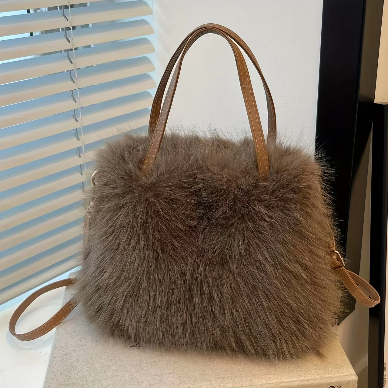 Ladies' Faux Synthetic Leather Plush Handbag Purses Luxurious Fluffy Tote and Crossbody Bag for Women Teenager Daily Use Parties