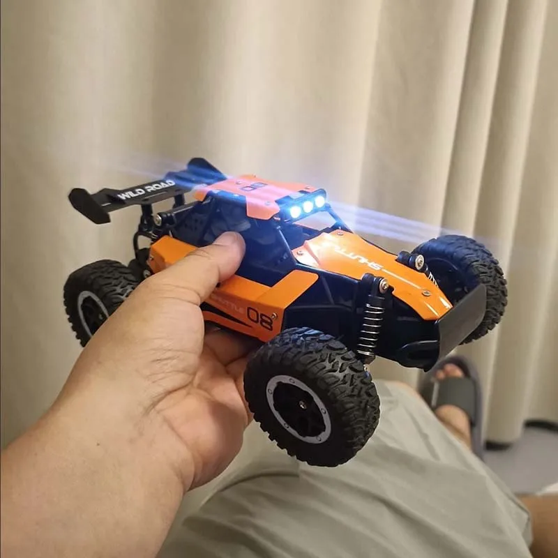 Voiture RC 1:16 2.4G Haute Vitesse Drift Tout-Terrain Alliage