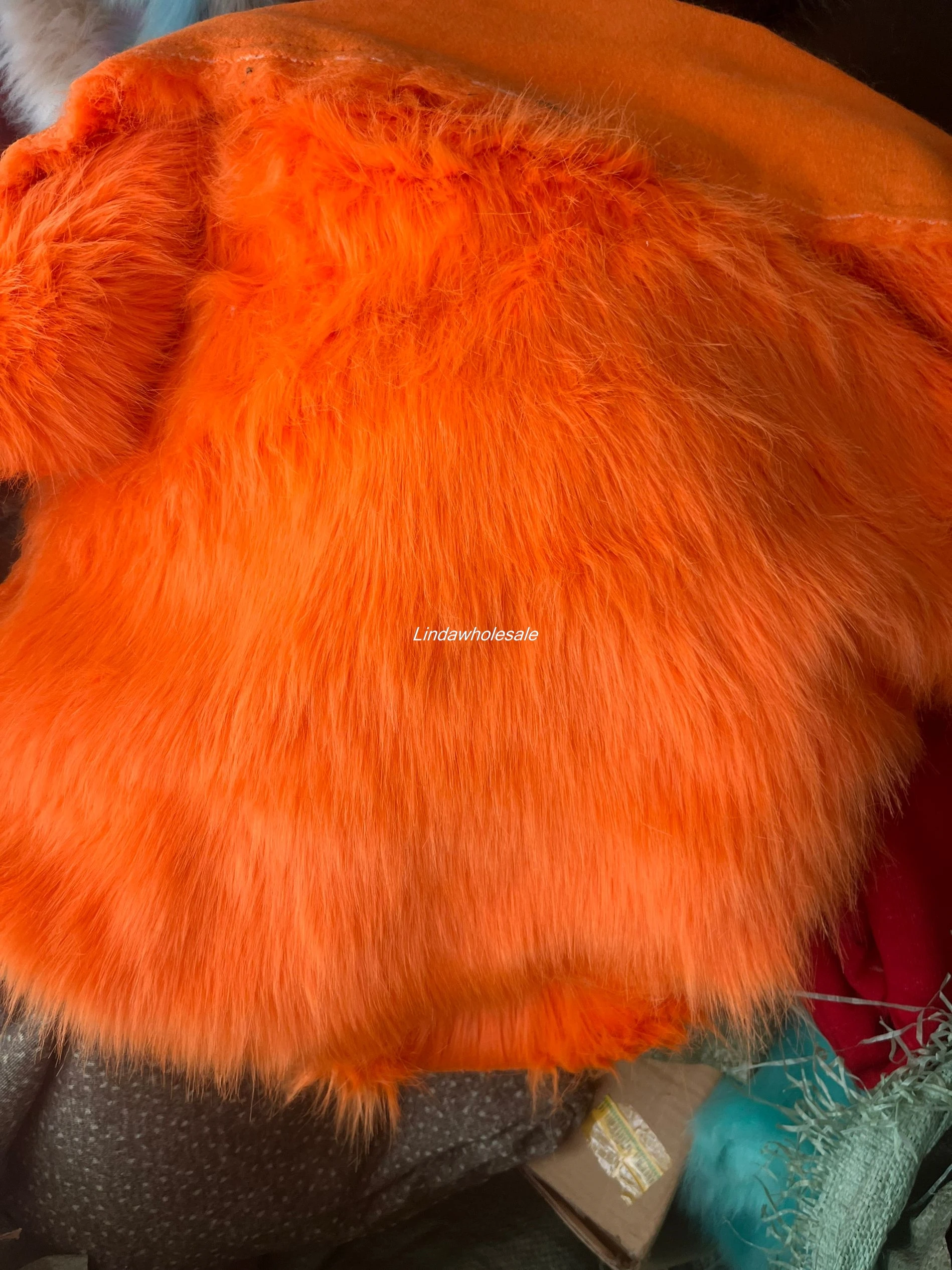 Description Picture 3 of itemWholesale quality pile 5cm faux fur fabric,plush fur, thick fox fur,felt cloth,sewing materials