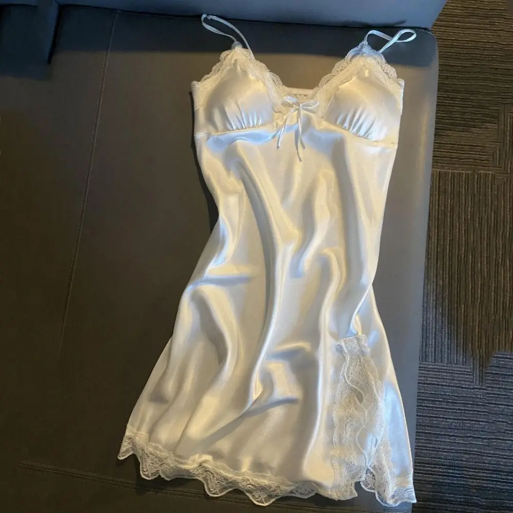 Nuisette Blanche Satin & Dentelle - Élégance et Confort Nuit