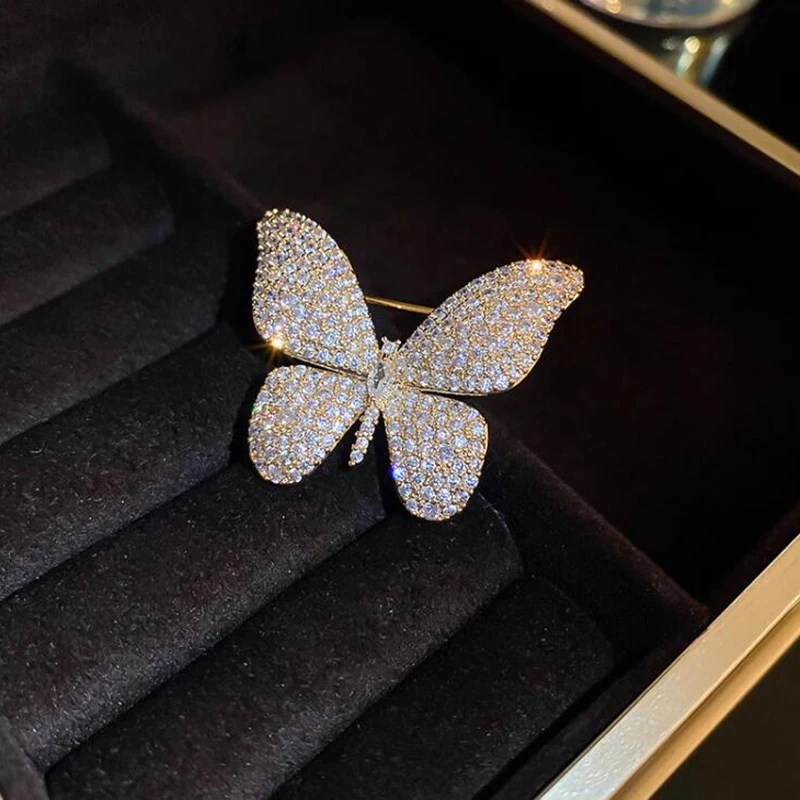 Elegant Temperament Crystal Brooch Pins For Women Shiny Rhinestone Butterfly Corsage Fashion Wedding Party Jewelry Best Gift