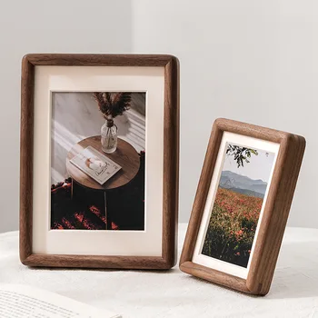 Cornice Fotografica Minimalista HeMu in Legno Massello, Cornice in Legno di Noce con Passepartout, Espositore per Foto da Tavolo e da Parete per Arredamento Casa
