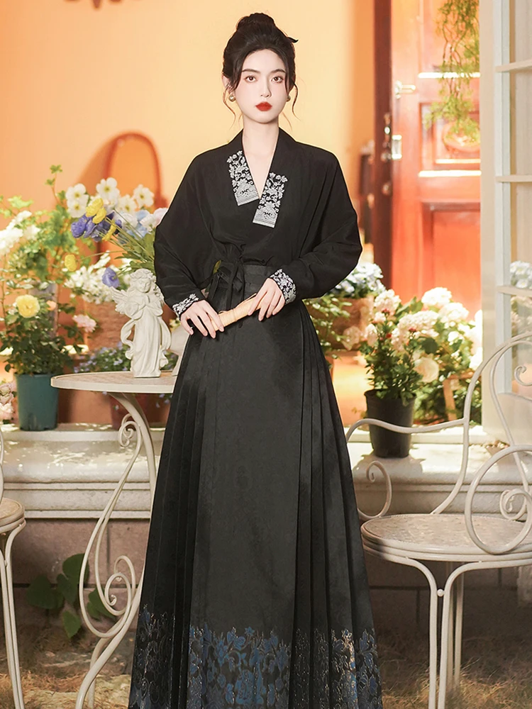 

New Chinese Style Hanfu Commuter Skirt Suit for Daily Work Spring