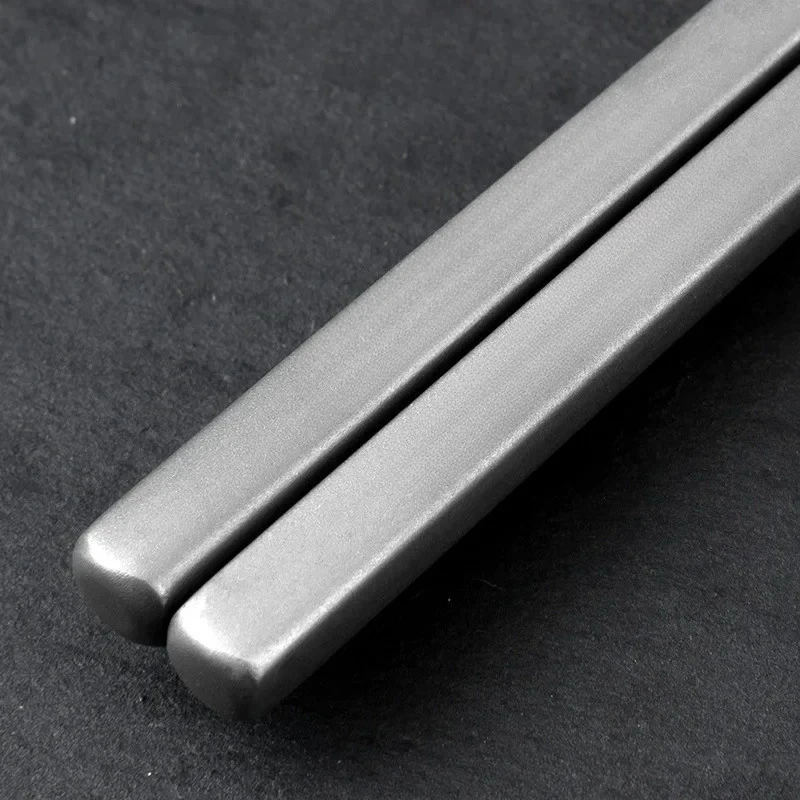 箸　チタン製　99.5% Pure Titanium Chopsticks Amazon.com: Pure Titanium Chopsticks 1 Pair with Carry Case, 9