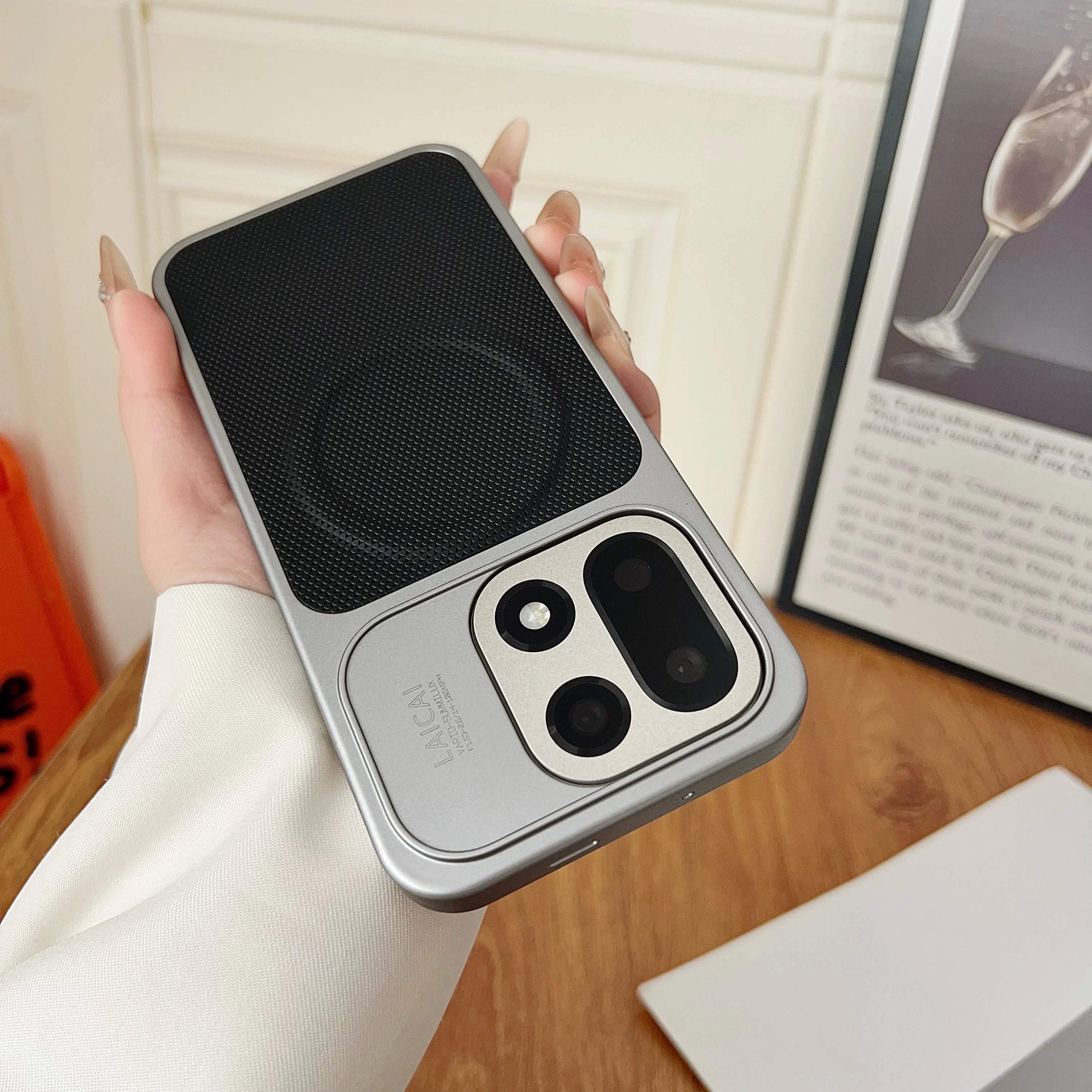 Luxury Triangular Pattern Magnetic Hard Shockproof Case