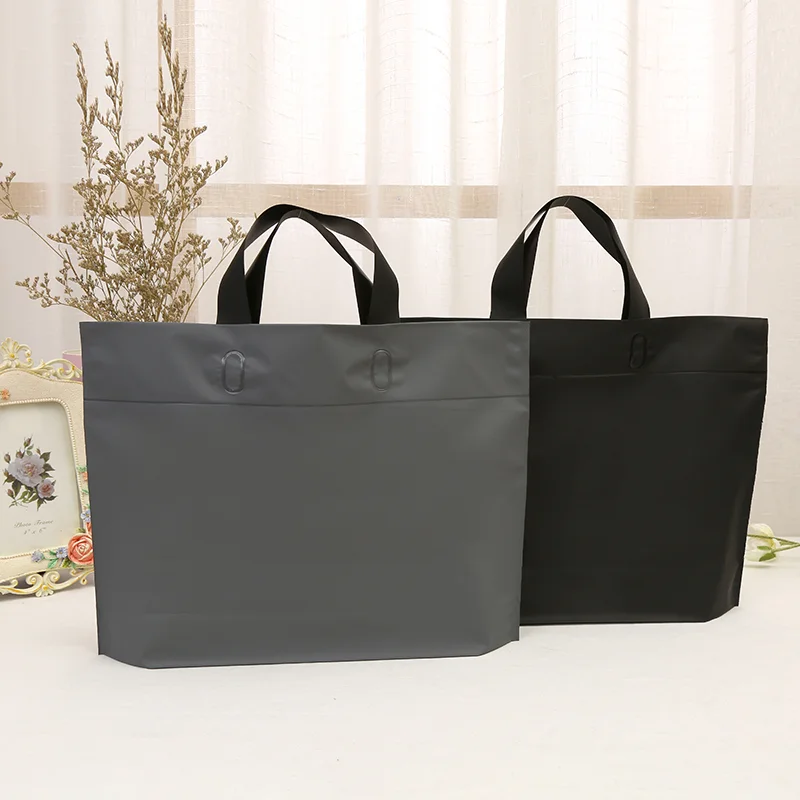 맞춤형 로고 서리로 덥은 쇼핑백 플라스틱 선물 가방 파티 이벤트 선물 광고 포장 가방 인쇄 매장 이름 및 주소