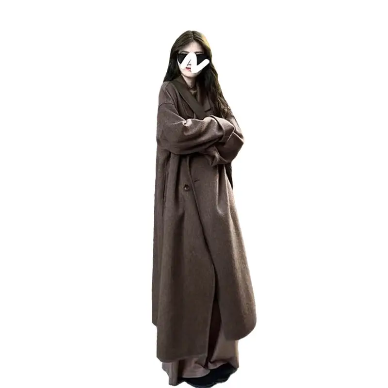 Рисунок 4 - Женская длинная двубортная куртка