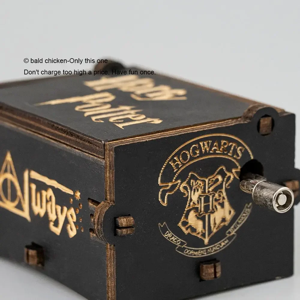1pc Antique Music Box Wooden Hand-cranked Retro Carved Classic Theme Music Children's Birthday Christmas Gifts Family Decoration