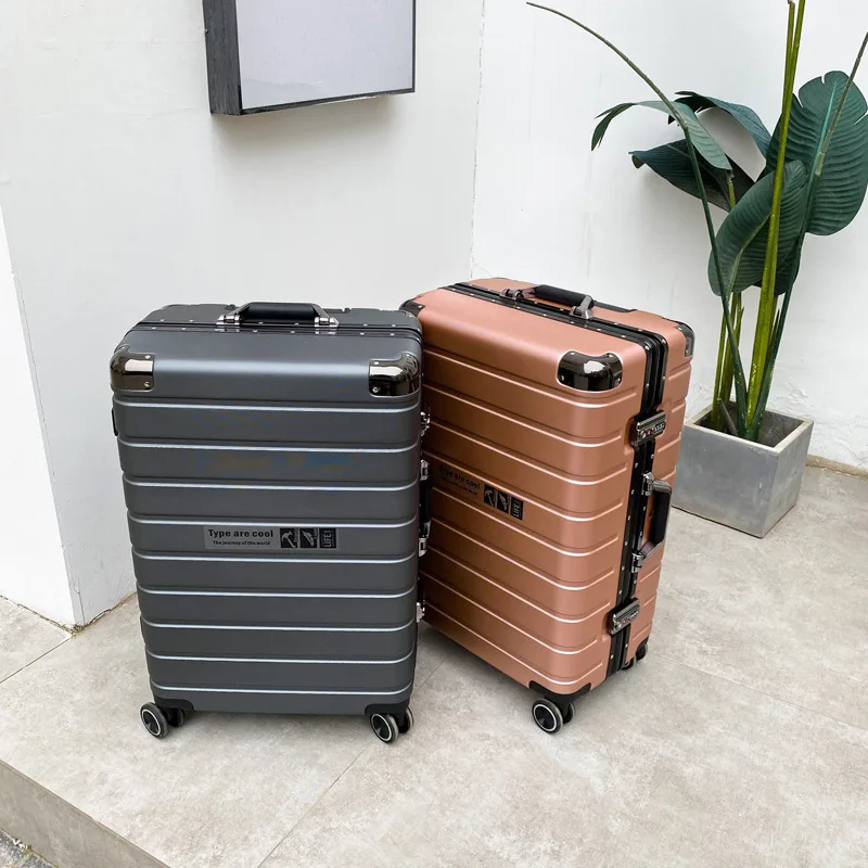 Рисунок 4 - Матовый прочный чемодан TIUMIU