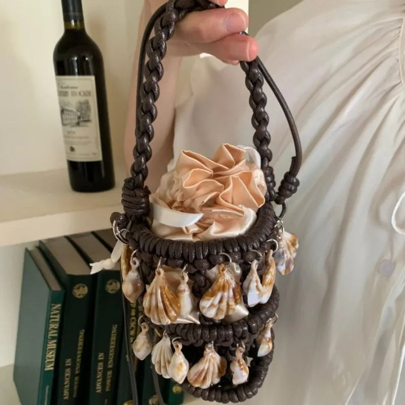 NEW Exquisite Hand woven shell pendant Beaded Woven Bag Fashionable Crossbody Handbag Elegant Design Dinner Bag
