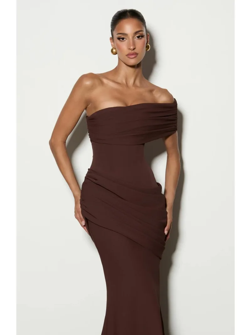 Abito da sera elegante alla francese, stile femminile, con collo obliquo e spalle scoperte, sexy, slim fit, a vita e in tinta unita, di alta qualità. - immagine 2