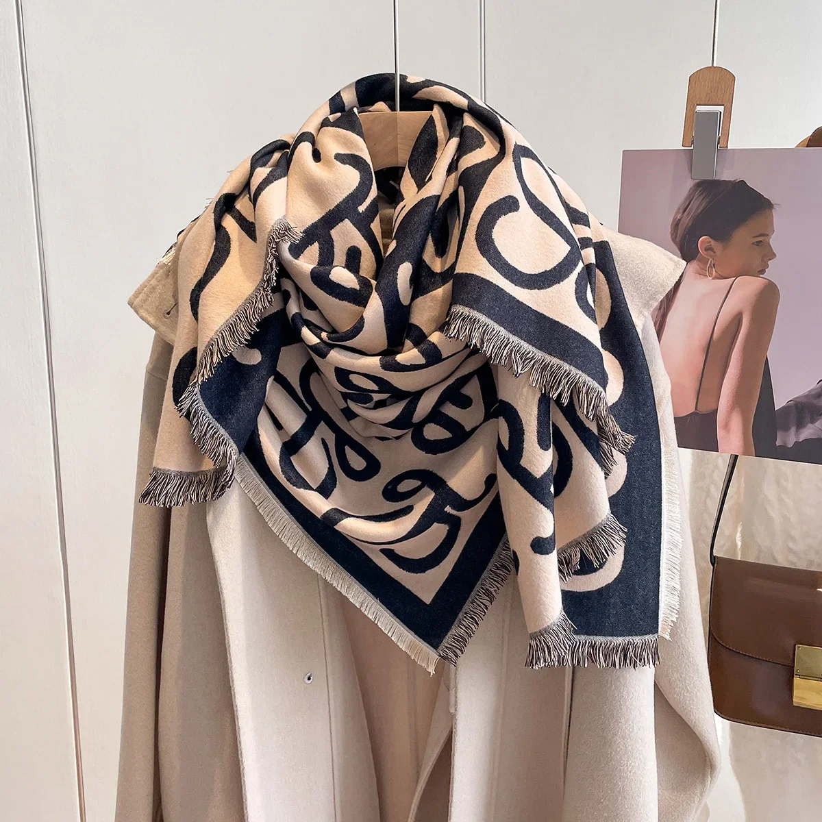 Рисунок 4 - 2024 кашемировый шарф с принтом