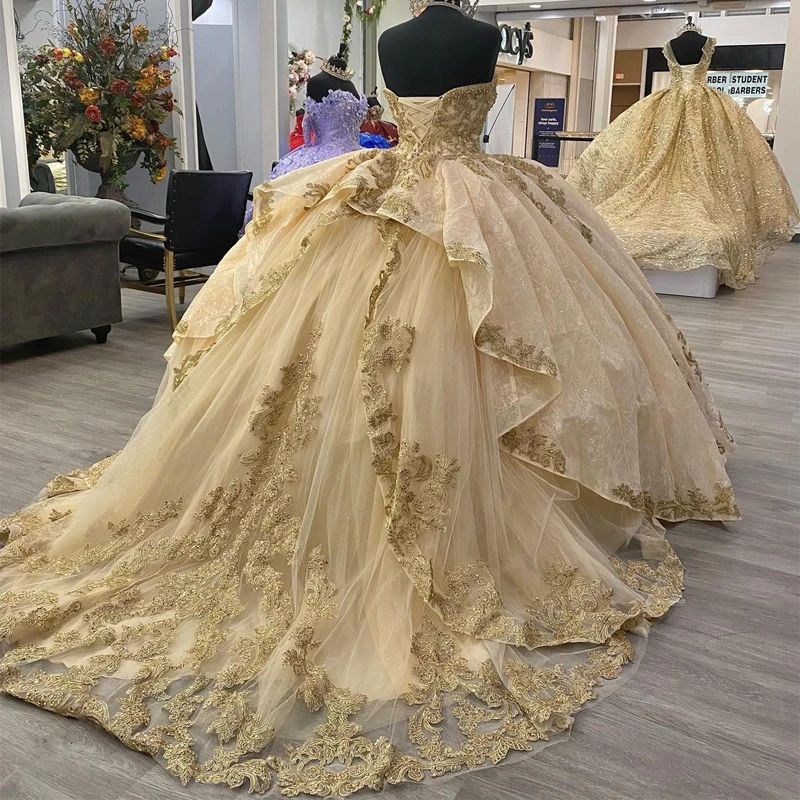 

Gold Quinceanera Dresses Beading Sequined Beading Appliques Sweetheart Luxury Sweet Princess Ball Gown Vestidos De 15 Años