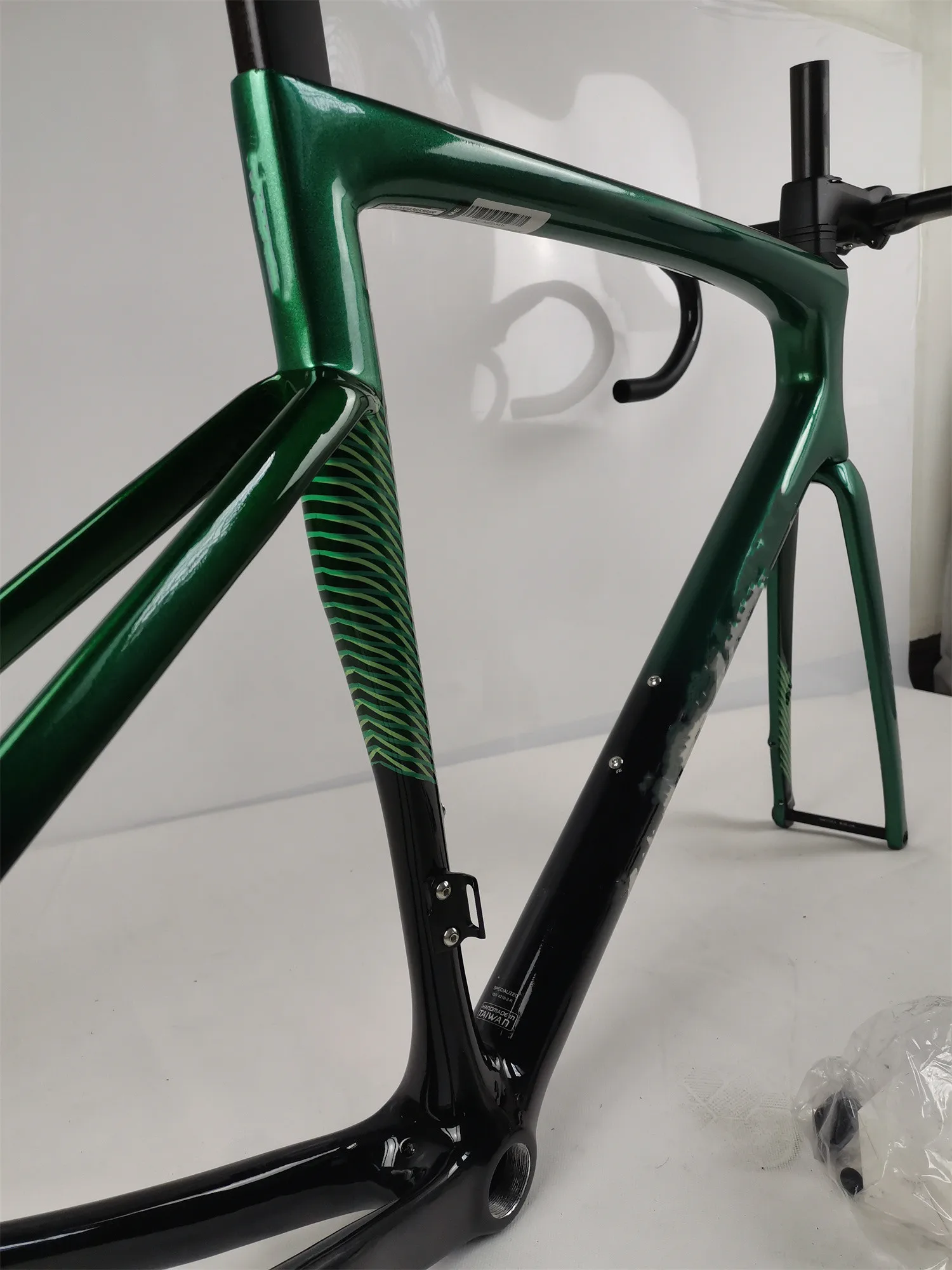 High quality carbon road SL7 bike frame compatible Di2 group threaded