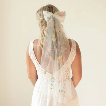 Fiocchi per capelli da sposa floreali Veli con pettine Bachelorette botaniche per la sposa Accessori per damigelle d'onore Ricamati unici