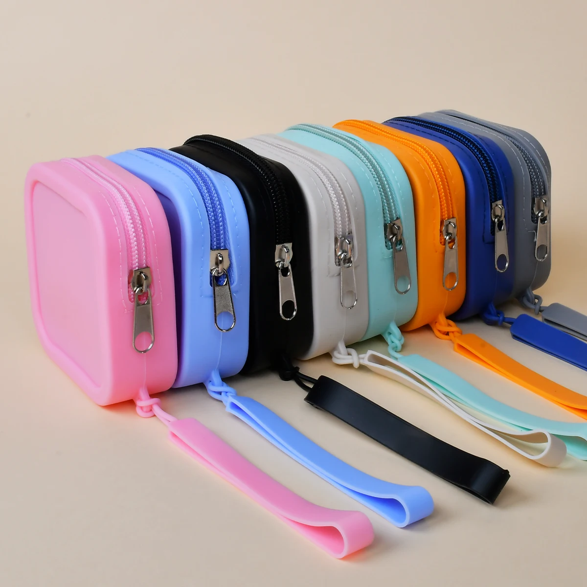 Versatile Silicone Travel Organizer – Waterproof, Portable, and Stylish Storage Solution for Cosmetics and Accessories