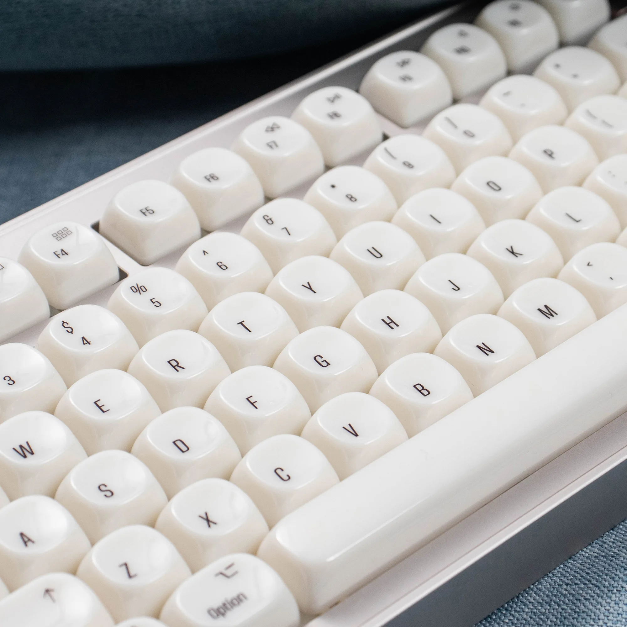 138 Keys Minimalist White Glossy Keycaps MOA profile Keycaps