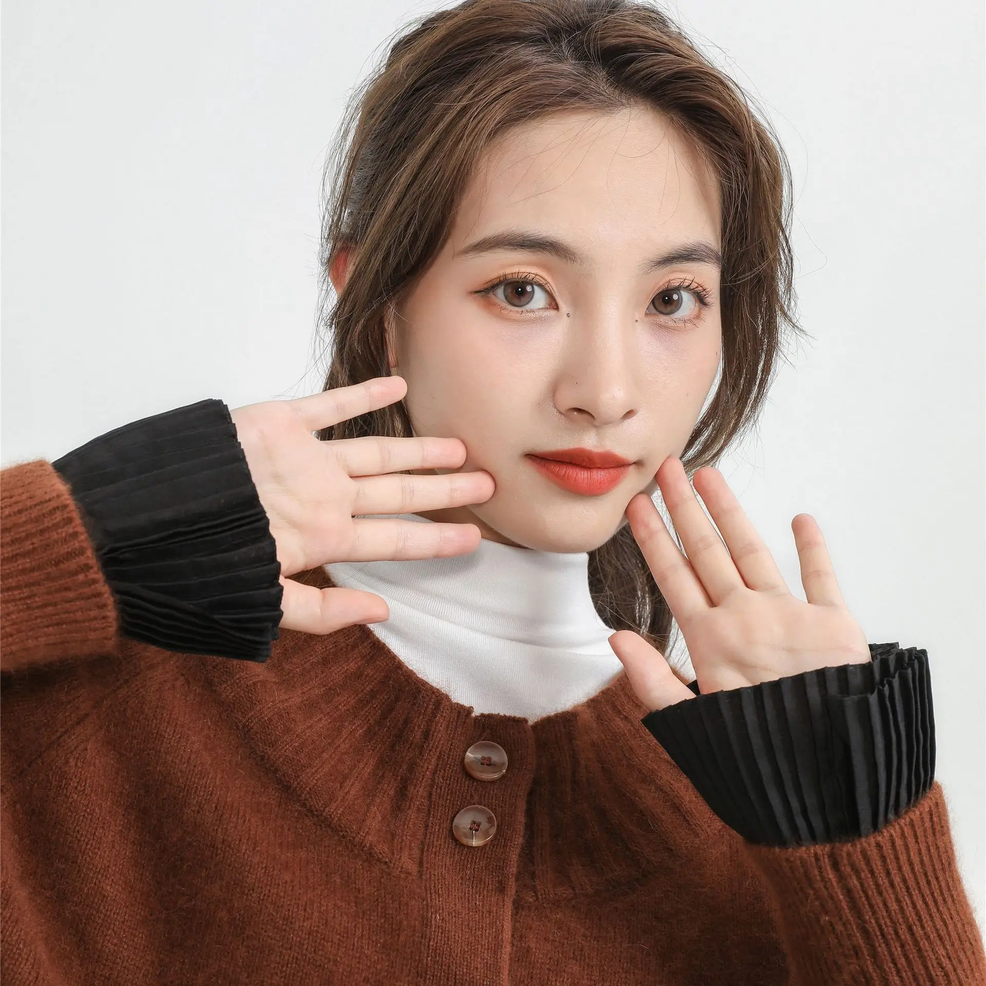 Women Pleated Detachable Cuffs Shirt Pleated Flare Sleeve False Cuffs Layered Detachable Fake Sleeve Cuffs Sweater Accessory