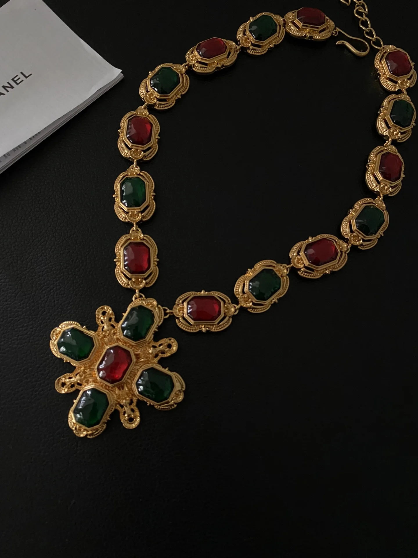 

Vintage gold colour inlaid simple woman's colorful necklace fashion luxury jewelry