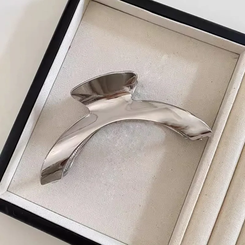 Sommermode Neuheit: Minimalistische Metall-Haarklammer im geschwungenen Design – Geometrischer, vielseitiger Haarknoten-Haarklammer für den Hinterkopf (Shark Clip) – Detail 10