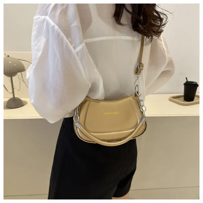 

2024 New Women's One Shoulder Underarm Simplified Crossbody Small Square Bag