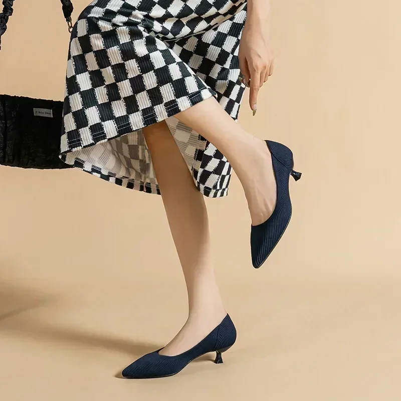 حذاء نسائي بني بكعب صغير