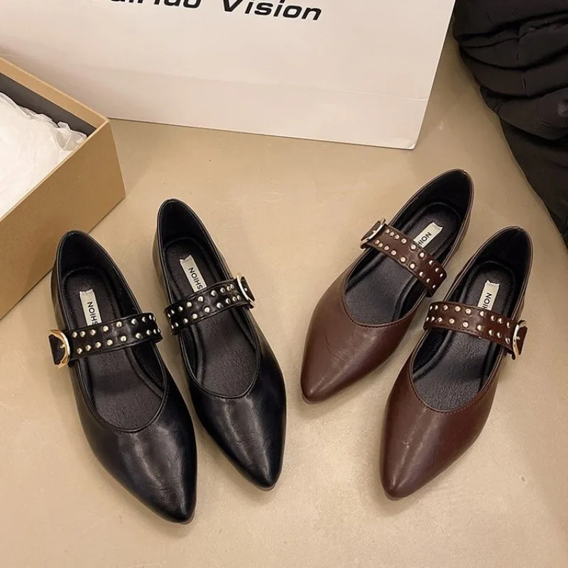 أحذية نسائية عصرية جديدة موديل 2025