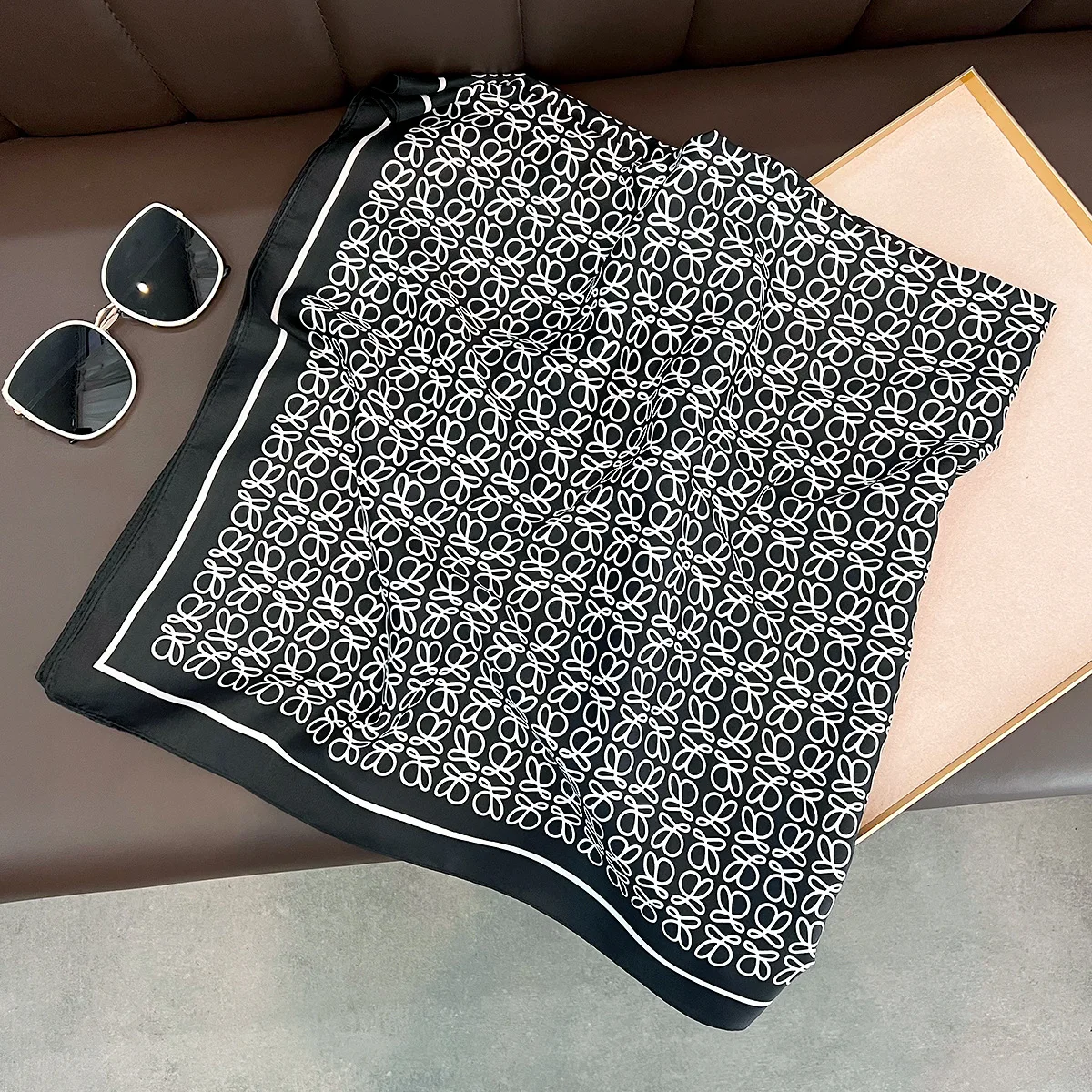 1 Stück 90 cm Schal Twill Stoff Schmetterlingsdruckmuster großer quadratischer Schal Sonnenschutz Seidenschal russischer Schal Schal – Detail 13