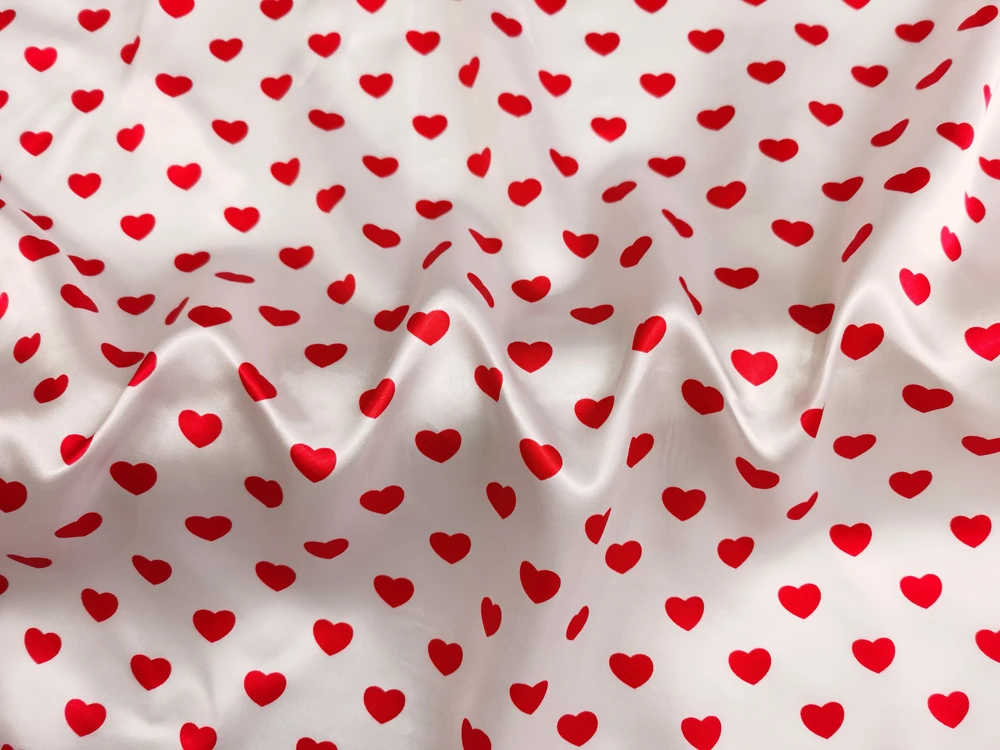 1 Meter x 1,48 Meter Satinstoff mit Liebesherzen-Print, weiches, seidiges Charmeuse-Material für Schal-Futter – Detail 10