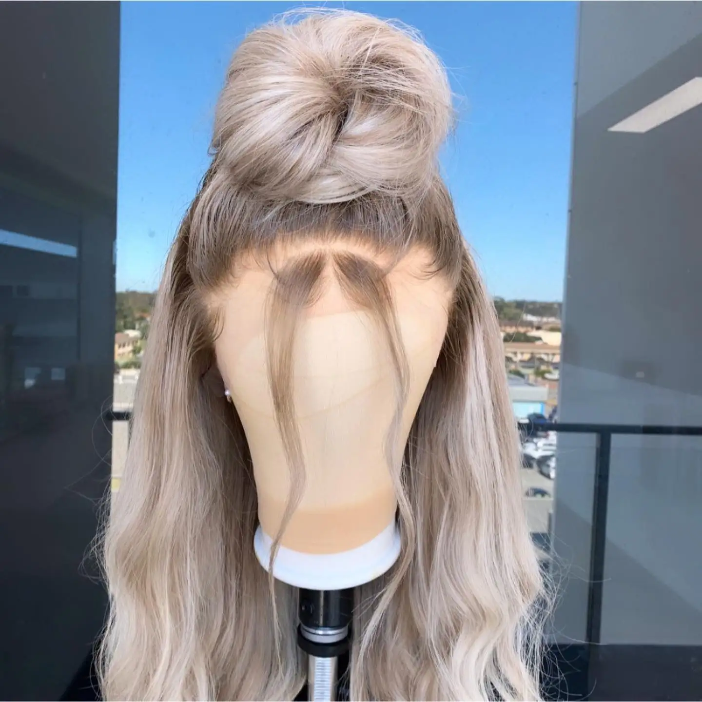 QW Ash Blonde Ombre Preplucked Glueless Body Wave Long Synthetic Hair Lace Front Wigs for Women Frontal Wig Cosplay Party