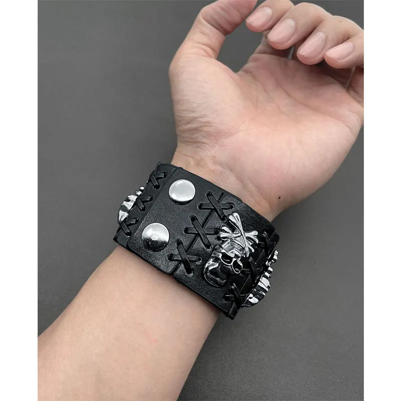 Orologio da polso da uomo in pelle punk, con teschio al quarzo, con quadrante grande, teschio+catene+elementi rivetti, orologio da regalo alla moda, nero